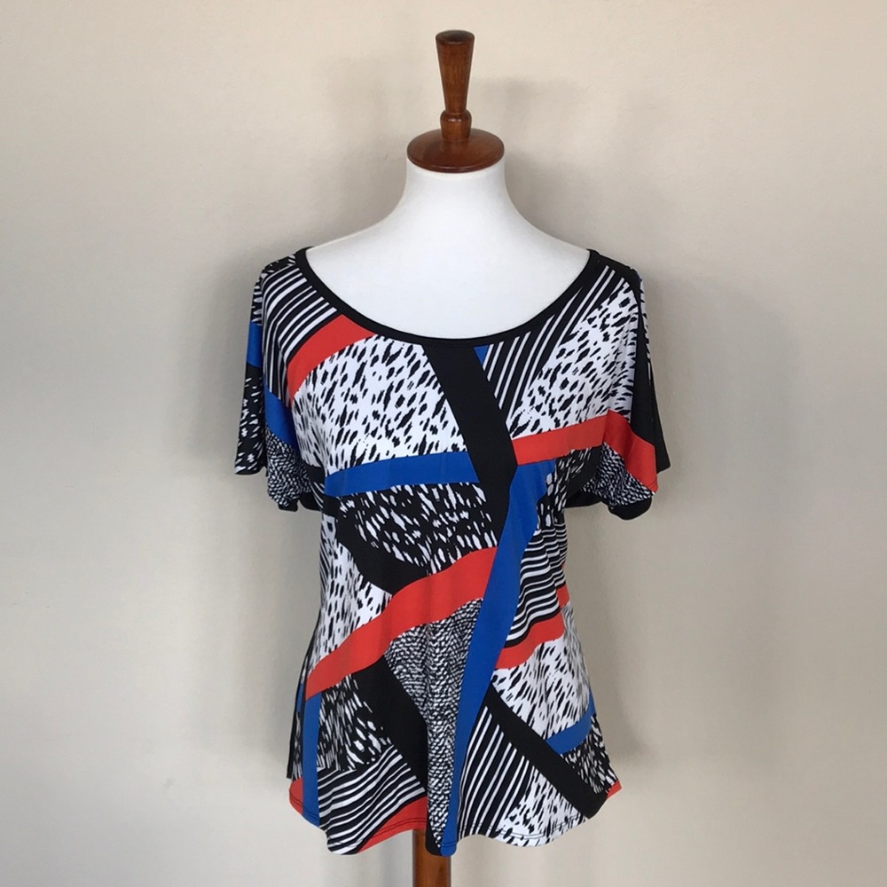 NWOT keyhole back patterned tee plus size 1X